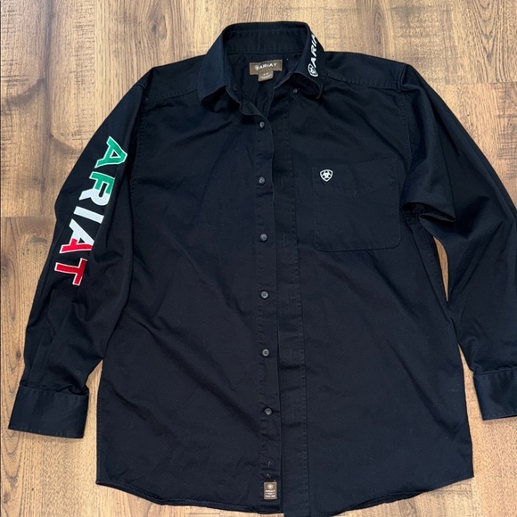 Ariat Men's Black Button Down Shirt with Colorful Sleeve Logo - Picture 1 of 7